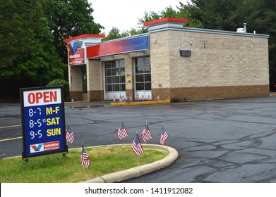 Cuyahoga Falls, Ohio-USA May 26,2019: Valvoline Instant Oil Change Exterior And Logo. Valvoline Instant Oil Change Provides Automobile Preventative Maintenance.