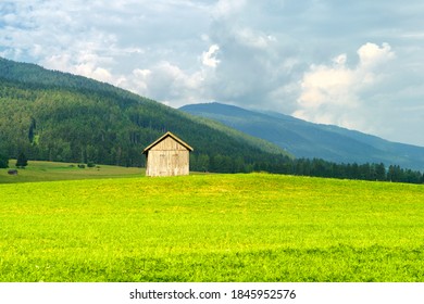 Radweg Pustertal, Provinz Bozen, Trentino Alto Adige, Italien. Berglandschaft im Sommer