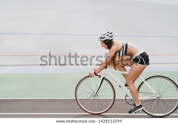 Female cyclists body