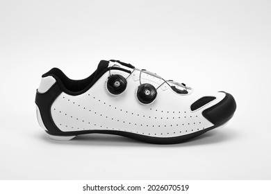 The Cycling Shoes With Cleats Or Cleats