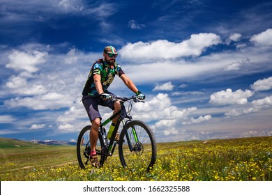 cycle rider photo