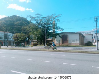 Cycliste Riding In Front Of A Mormon Chapel