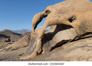 Cyclops Arch In Alabama Hills California