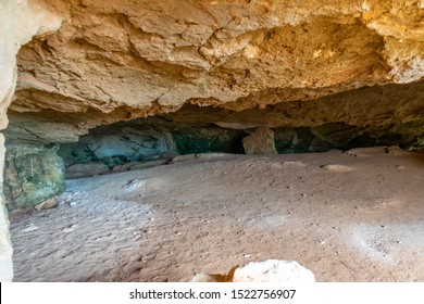 Bilder Stockfoton Och Vektorer Med Explore Underground Shutterstock