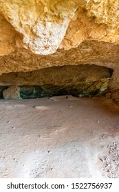 Bilder Stockfoton Och Vektorer Med Explore Underground Shutterstock