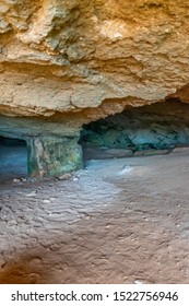 Bilder Stockfoton Och Vektorer Med Explore Underground Shutterstock