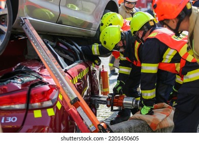 5,615 Firefighter crash Images, Stock Photos & Vectors | Shutterstock