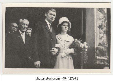 THE CZECHOSLOVAK SOCIALIST REPUBLIC - CIRCA 1970s: Vintage Photo Shows A Newlyweds And Wedding Guests. Retro Black & White  Photography.