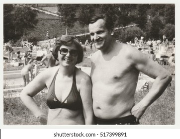 THE CZECHOSLOVAK SOCIALIST REPUBLIC - CIRCA 1980s: Vintage Photo Shows A Mature Couple Next To Outdoor Swimming Pool. Holidays (vacation) Theme. Retro Black & White  Photography.