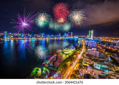 Da Nang city fires fireworks to welcome the lunar new year