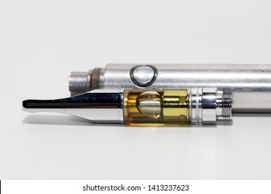 Dab Pen And Cannabis Oil Cartridge 