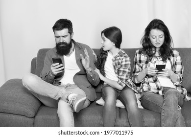 Dad And Mom Ignoring Daughter Needs. Bad Habits. Parenthood Failure. Ignored Baby. Offended Feelings. Stop Ignoring Kid. Stuck In Online. Ignored Child. Busy Parents Surfing Internet Smartphones