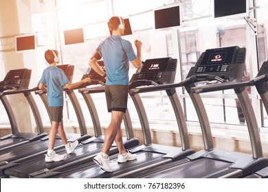 Young Father Son Training On Treadmills Stock Photo (edit Now) 1260916582