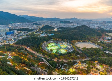 DAEGU, KOREA, OCTOBER 28, 2019: Sunset Aerial View Of Eworld Amusement Park In Daegu, Republic Of Korea