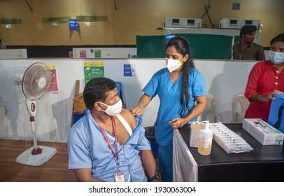 DAHISAR, MUMBAI, INDIA - March 1, 2021: Medical Worker Inoculates Vaccine During The 3rd Phase Of Covid-19 Coronavirus Vaccination Drive For Senior Citizens At Dahisar Jumbo Covid Center.