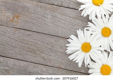 5,708 Gerbera daisy on wooden background Images, Stock Photos & Vectors