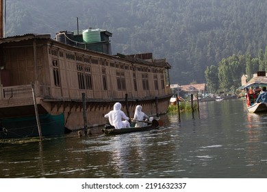 Dal Lake Kashmir House Boat, Women On Shikara Boat