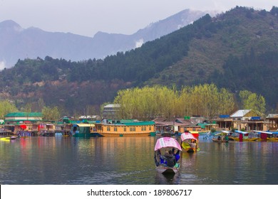  Dal Lake , Kashmir India