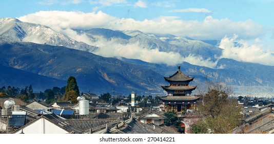 Dali old town rooftop view with cloudy Mt Cangshan. Yunnan, China.