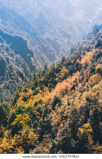 Dali 大理镇 , Yunnan province / China\
 中国 - May 2019 - Cangshan Mountains surrounding Dali city\
