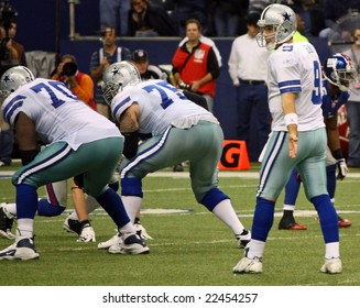 DALLAS - DEC 14:  Sunday, December 14, 2008. Dallas Cowboys Quarterback Tony Romo Waits For The Snap From The Center. Taken In Texas Stadium.