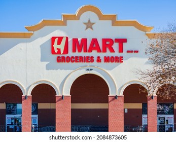 Dallas, NOV 28 2021, Exterior View Of The H Mart