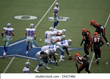 DALLAS - OCT 5: Texas Stadium, Irving, Texas On October 5, 2008. Dallas Quarterback Tony Romo Points At The Cincinnati Bengals Defense. The Last Year Dallas Will Play In Texas Stadium.