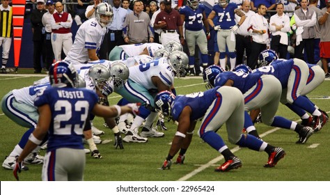 DALLAS, TEXAS - DECEMBER 14, 2008: Tony Romo And The Dallas Cowboys Line Up Against The NY Giants In The Texas Stadium.