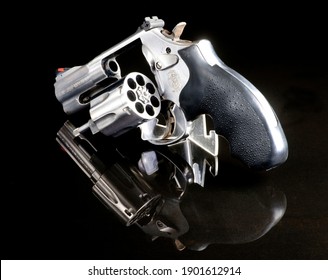 Dallas, Texas - Jan 2021   Smith And Wesson 357 Magnum Revolver Six Shooter. Sometimes Called A Snubnose. 