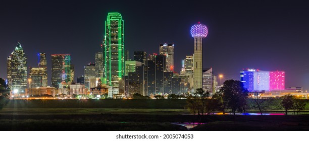 DALLAS, TEXAS - MAY 7, 2020: A Panorama Of The Dallas, Texas Skyline At Night