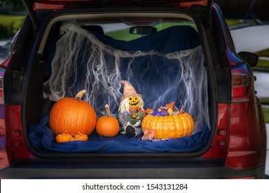 Dallas, Texas - October 27, 2019: A Car Is Decorated For Trunk Or Treat Event, An Alternative For Kids Trick Or Treating In A Safe Environment On Halloween Night. 