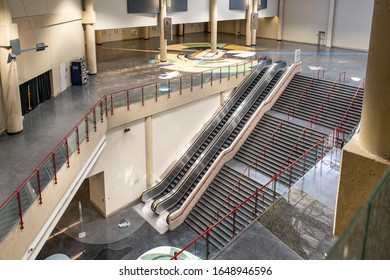 Dallas, Texas / USA 02-07-2020 A View From The Second Floor Looking Down Inside The Kay Bailey Hutchison Dallas Convention Center 