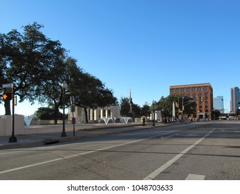 DALLAS, TEXAS, USA - OCTOBER 23, 2017. Skyline View Of The Dealey Plaza In Dallas Downtown.
Open Scenic View Of Famous American Historic Town Square Of City Center District.