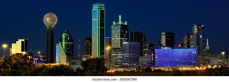Dallas, TexasDALLAS, TEXAS - MAY 7, 2020: View of the skyline of Dallas at night