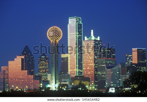 Dallas, TX skyline at
night