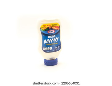 DALLAS, TX, USA-SEPT 26, 2022: Kraft Real Mayonnaise Creamy And Smooth Squeeze Bottle Isolated On White Background. Kraft Heinz Company Is Third-largest Food And Beverage Company In America