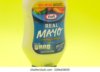 DALLAS, TX, USA-SEPT 26, 2022: Kraft Real Mayonnaise Creamy And Smooth Squeeze Bottle Isolated On Yellow Background. Kraft Heinz Company Is Third-largest Food And Beverage Company In America