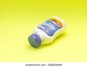 DALLAS, TX, USA-SEPT 26, 2022: Side View Of Kraft Real Mayonnaise Creamy And Smooth Squeeze Bottle Isolated On Yellow Background. Kraft Heinz Company Is Third-largest Food Beverage Company In US