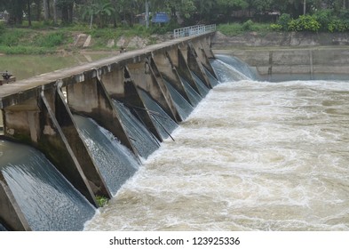 Dam controlling the river level