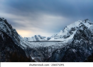 dam of the high mountain
