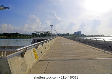Dam Of Marina Barrage Singapore 