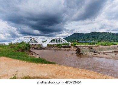 The Dam ,The Dam Collapse Under The Bridge The White Bridge 