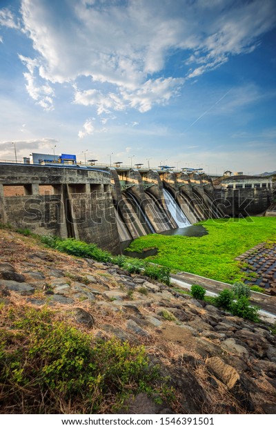 Dam Waterfall Bendungan Sampean Baru East Stock Photo 1546391501 ...