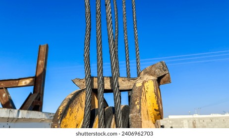 damage crane hook block with wire rope
