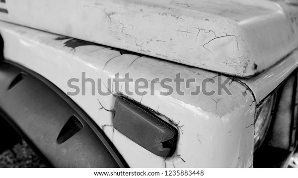 Damage to used car bumpers do not rupture. And\
no repairs from the car insurance has the old condition. Can not\
use anymore.