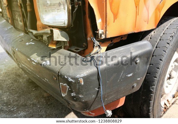 Damaged car bumpers that have been used, do\
not rust and have no repairs. It was released to ignore the car\
condition is not\
available.