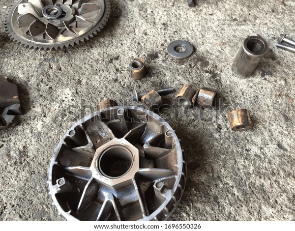 Damaged spare parts,\
engine belt system