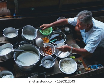 Damnern Saduak, Thailand, December 2019
The Local Food Seller At Floating Market  