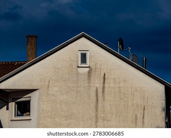 Damp and soiled facade on an old building