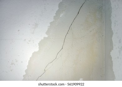 Damp Wall Cracks And Water Leak